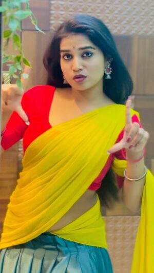 Ridhi Instagram - Ki⚡️⚡️ik lu debbalu padtayyyy……😝

#ridhi#ridi#ridhiofl#instadaily#instagram#instafeed#reelitfeelit #loveislove#reef2reef#sreeleela #telugusongs#dance#kissik#pushpa2#pushpa#alluarjun#rashmika#dance#viralreels #trendingreels
