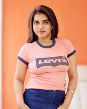 Ridhi Instagram - 🪞👀

#ridhi#ridi#trending#trendingposts #viral#explore#explorepage#instadaily#instafeed#love#reef
