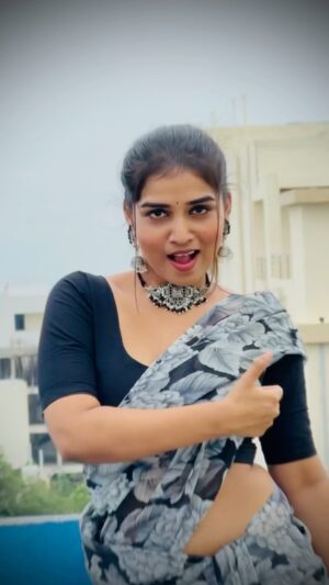 Ridhi Instagram - ✨🖤

#ridhu#ridi#trending#trendingreels#instadaily#instafeed#instagram#loveislove#viralreels#trendingaudio #tollywood#telugu#🖤#indians#instafashion #instagood #instalike #instamood #reelitfeelit