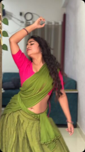Ridhi Instagram - Folk 🥁

You love  listening folks?

#ridhi#ridi#ridhiofl#folkdance#folk#telugusongs#tollywood#loveislove#feed#explore#explorepage#viralreels#reef2reef#trendingreels#viralreels#reels#halfsaree#dancereels#india#pushpa2#alluarjun#nofilter