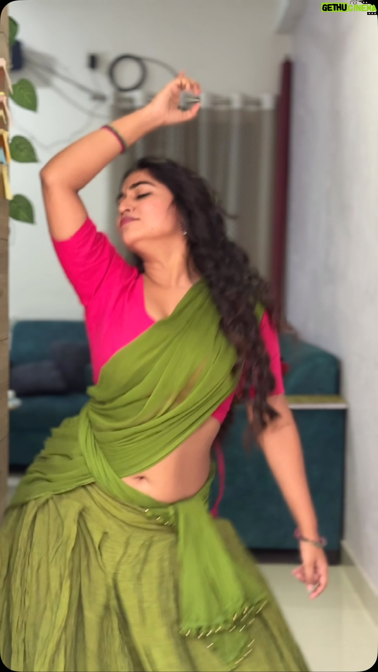 Ridhi - 167.8K Likes - Folk 🥁
You love listening folks?
#ridhi#ridi#ridhiofl#folkdance#folk#telugusongs#tollywood#loveislove#feed#explore#explorepage#viralreels#reef2reef#trendingreels#viralreels#reels#halfsaree#dancereels#india#pushpa2#alluarjun#nofilter