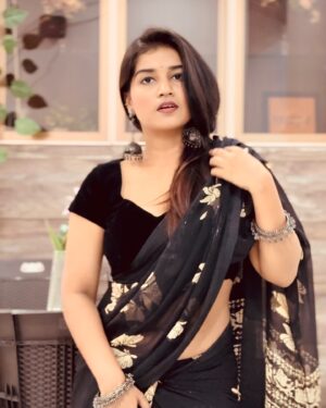 Ridhi Instagram - 💣black always gives us a different vibe🖤

#ridhi#ridi#trending#trendingreels#viral#tredning#viral#viralreels#explore#explorepage