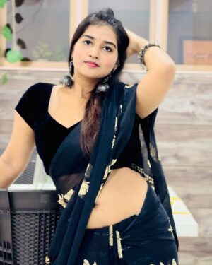 Ridhi Instagram - 💣black always gives us a different vibe🖤

#ridhi#ridi#trending#trendingreels#viral#tredning#viral#viralreels#explore#explorepage