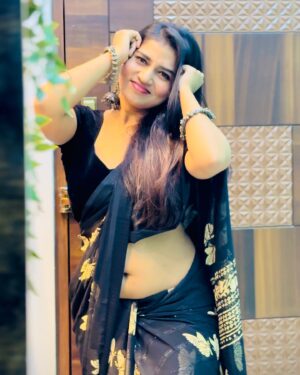 Ridhi Instagram - 💣black always gives us a different vibe🖤

#ridhi#ridi#trending#trendingreels#viral#tredning#viral#viralreels#explore#explorepage
