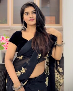 Ridhi Instagram - 💣black always gives us a different vibe🖤

#ridhi#ridi#trending#trendingreels#viral#tredning#viral#viralreels#explore#explorepage