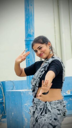 Ridhi Instagram - Kevvuuuu………🥳🖤

#ridhi#ridi#trending#viralreels#viral#instagram#instadaily#instafeed#loveislove#loveforyou#indianreels#reelitfeelit#reef2reef#explore#explorepage
