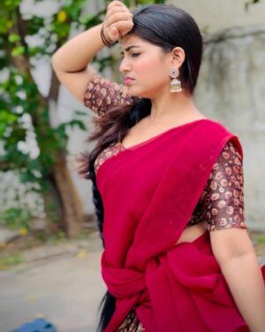 Ridhi Instagram - Elegance in a simple halfsaree 🫣🥰

#ridhi#ridi#halfsaree#photos#saree#instagram#instadaily#reef2reef#loveislove