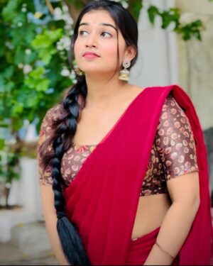 Ridhi Instagram - Elegance in a simple halfsaree 🫣🥰

#ridhi#ridi#halfsaree#photos#saree#instagram#instadaily#reef2reef#loveislove