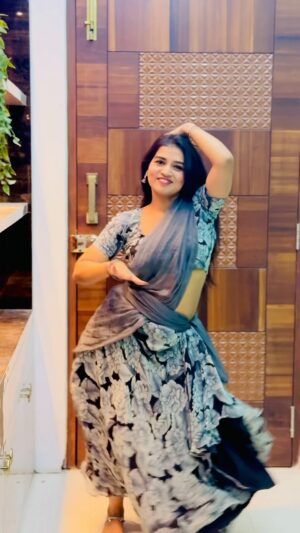 Ridhi Instagram - Pushpa vibesss peelingsss…..

#ridhi#ridi#trending#trendingreels#instadaily#instafeed#liveislove#loveislove#dance#ridhiofl#viralreels#reef2reef