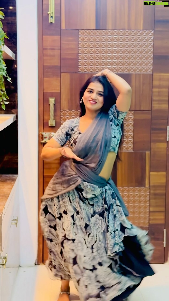 Ridhi - 31.5K Likes - Pushpa vibesss peelingsss…..
#ridhi#ridi#trending#trendingreels#instadaily#instafeed#liveislove#loveislove#dance#ridhiofl#viralreels#reef2reef