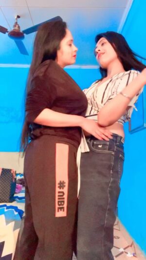 Ritu Rai Instagram - Having fun on set at 5.15 am… working hard to entertain u guys.. Shooting together for oo la la… wait for the surprise guys 🤩🥳🥰😍😘
.
.
.
#trending #viral #instagram #love #explorepage #explore #instagood #fashion #follow #tiktok #like #likeforlikes #followforfollowback #photography #india #trend #instadaily #memes #music #style #trendingnow #reels #foryou #likes #photooftheday #model #beautiful #bollywood #bhfyp #insta