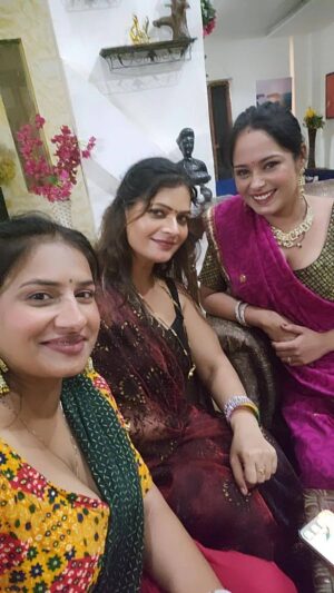 Ritu Rai Instagram - Masti on set @malvika_tomar_ @rituraiofficial @jonitaluv2711 #actress #instagood #instagram #instareels #selfie #selflove #shooting #shoot #masti #model #love #girl #girls