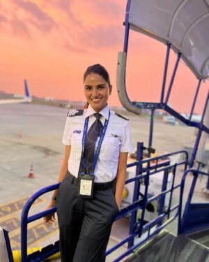 Ritu Rathee Instagram - Evenings like these! ❤️
#pilotvlogger #pilotmother👩🏻‍✈️❤️✈️