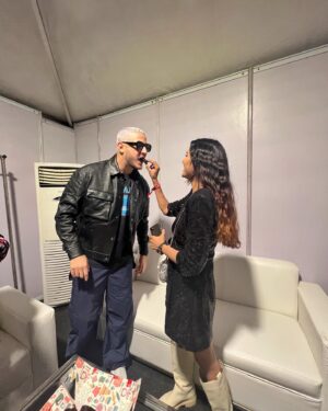 Ritu Rathee Instagram - Happy birthday with @djsnake at the @sunburnfestival arena.
Crowd bhi tha, cake bhi tha, mahool bhi tha::: bas police 👮‍♀️ nahi thi…
.
Aise dete hai surprise..
#birthday #flyingbeast
