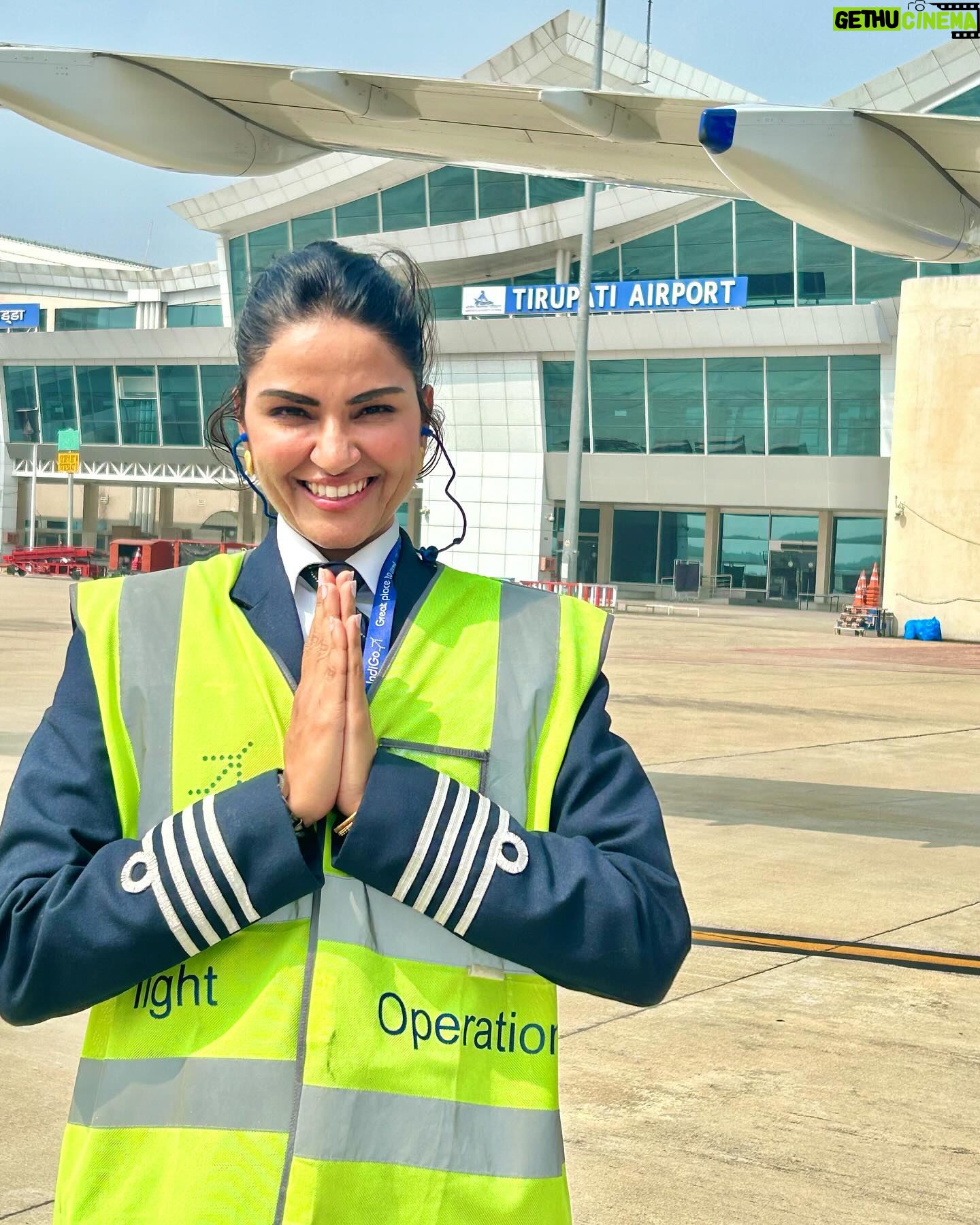 Ritu Rathee - 310.3K Likes - Mera kartavya, mera karm hi aaj saal ke pehle din mujhe mere Vishnu bhoomi par le aaya….
Thank you Prabhu…. Isi tarah apni kripa barsaate rahiyega.
Jai Shree Ram
#pilotvlogger #pilotmother👩🏻✈️❤️✈️ #tirupati #venkateshwarswami #JaiShreeRam #Balaji #vishnu