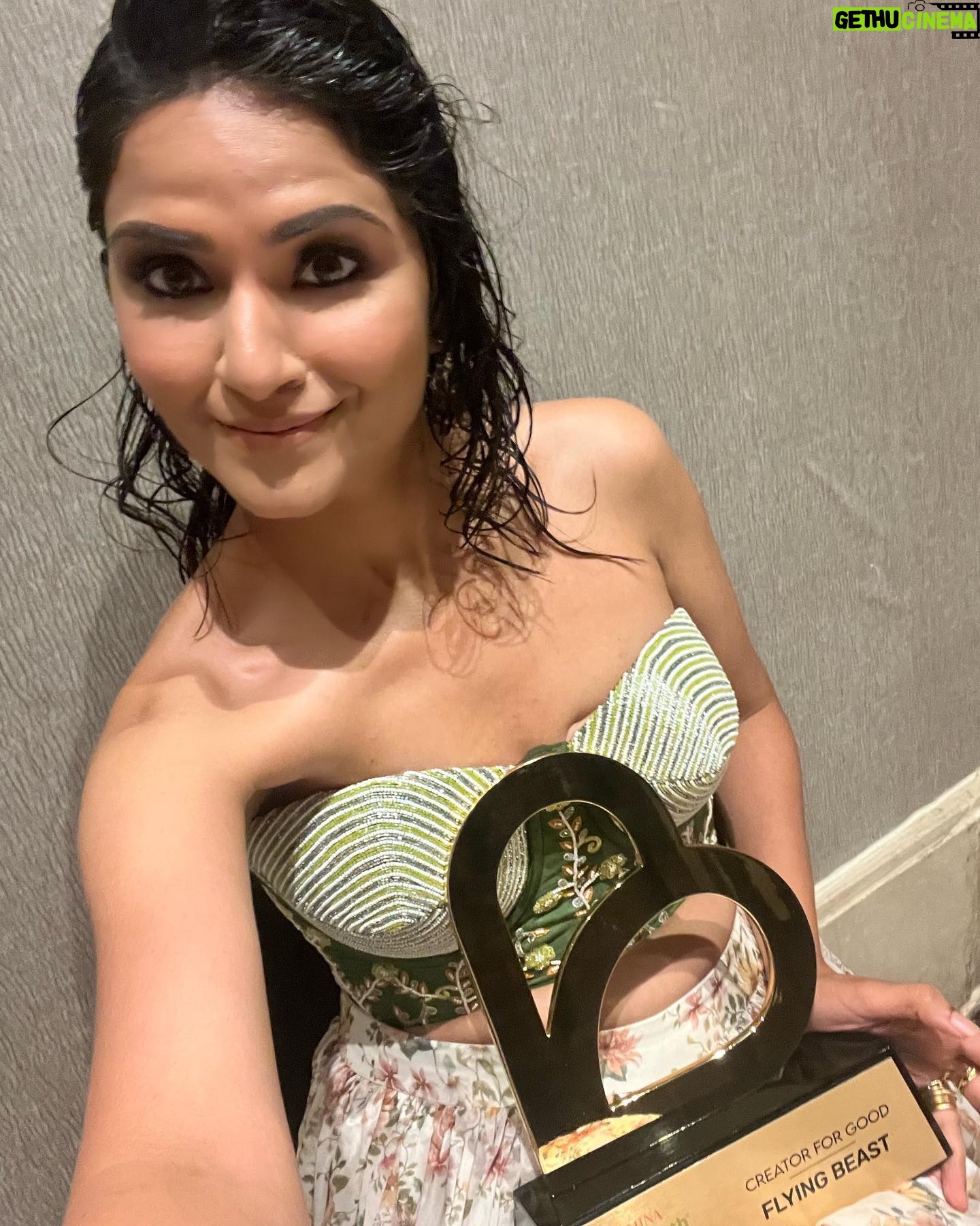 Ritu Rathee - 345K Likes - A night to remember.
Thank you @feminaindia @mamaearth.in
Designer: @the_simsstudio
Stylist: @thestylefinesse
MUA: @gurleenkaurpannu_mua
Hair: @hairbykhushimehta