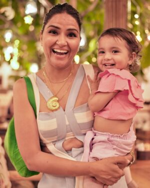 Ritu Rathee Instagram - Meri Pihu! Meri jaan!
@chaitravi.taneja 

📸 : @travel_with_lensman 

#pilotmother👩🏻‍✈️❤️✈️ #pilotvlogger