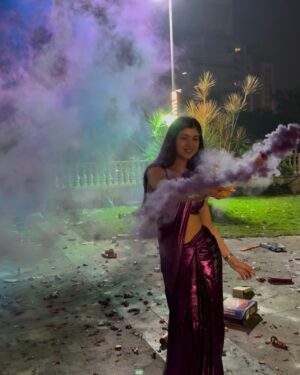 Riva Arora Instagram - Pataka kudi or Desi girl?👀🧨🧿
.
#riva #rivarora #rivaarora