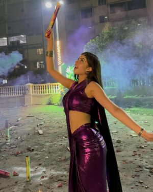 Riva Arora Instagram - Pataka kudi or Desi girl?👀🧨🧿
.
#riva #rivarora #rivaarora