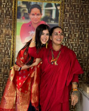 Riva Arora Instagram - “गुरु माँ के आशीर्वाद से हर कदम में ज्ञान की रोशनी मिलती है।” 
.
#gurumaa #riva #rivaarora #rivarora