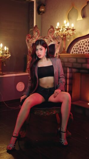 Riva Arora Instagram - Channelling my inner boss energy with @realridi ’s banger 😮‍💨
#riva #rivarora #rivaarora #trend
