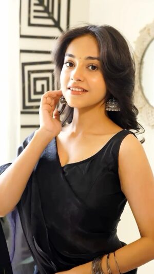 Riya Verma Instagram - Black saree🖤 Yes or No?