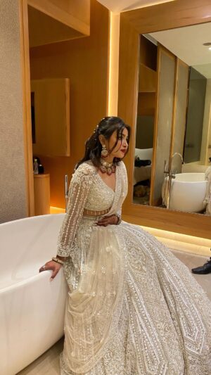 Ruchika Rathore Instagram - Dreamy✨🧿
Makeup&Hair - @makeoversbydivyasingh ♥️
📷- @vavpixels