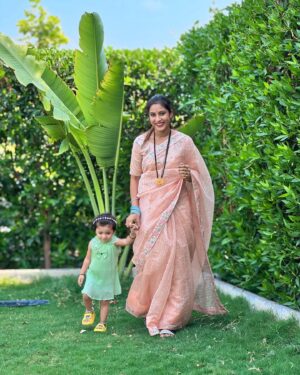 Rutuja Jadhav Instagram - उंच उंच आकाशात तू झेप घ्यावी…. तुझ्या यशाला कशाचीच सीमा नसावी… तुझी सारी स्वप्न पूर्ण व्हावी…. हवी असलेली प्रत्येक गोष्ट तुला मिळावी. वाढदिवसाच्या खूप खूप शुभेच्छा माझी परी💗🧚‍♀️👸🎂