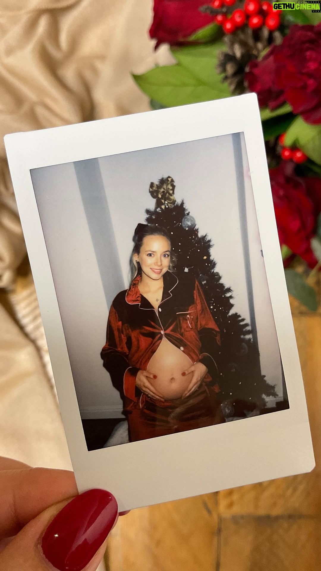 Sacha Parkinson - 5.2K Likes - Merry Christmas Eve, Huns ❤️..
I have a feeling next year’s is going to be a wild one ☺️✨