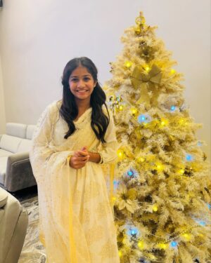 Sachana Namidass Instagram - May This Christmas Brings You Happiness & Fulfil Your Wishes... Belated Wishes To All My Beloved Family. 
#sachana #sachananamidass #christmas #2024 #merrychristmas
