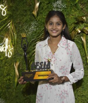 Sachana Namidass Instagram - Maharaja movie fame Sachana @sachana_official_ Awarded as SENSATIONAL CHILD ARTIST OF THE YEAR 2024 at Fab Star Iconic Awards 4th Edition 

@fab_stars_iconic_awards 🏆
@4maticmedia ( PR Agency )
@fab_by_faiza
@aadilsharieff 
@bragadees_photography

#prwork #4maticmedia #celebritymanagement #awardnight #fabawards #fashionevent #awardevent #fabstars #kollywoodawards #aadilsharieff