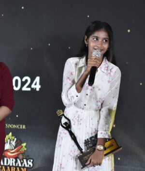 Sachana Namidass Instagram - Maharaja movie fame Sachana @sachana_official_ Awarded as SENSATIONAL CHILD ARTIST OF THE YEAR 2024 at Fab Star Iconic Awards 4th Edition 

@fab_stars_iconic_awards 🏆
@4maticmedia ( PR Agency )
@fab_by_faiza
@aadilsharieff 
@bragadees_photography

#prwork #4maticmedia #celebritymanagement #awardnight #fabawards #fashionevent #awardevent #fabstars #kollywoodawards #aadilsharieff