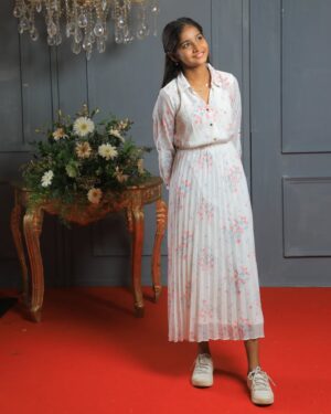 Sachana Namidass Instagram - Heartly congratulations 💐 @sachana_official_ for winning SENSATIONAL CHILD ARTIST OF THE YEAR

Thanks to Title Sponsor @dermijan

Co Sponsor @madraaskaaram

Powered by @dnv_infra_vision @impress_decors

Venue Partner @lrmcmaamd #kayal

Photography Partner @clickfactory_photography

digital partner @cineulagamweb @ibcmangai

Magazine Partner @provoke_lifestyle

Print partner @dinakural_official @southern__mail

Radio Partner @radiocitytamil_

Publicity Design Partner @graphicrew2023

Supporting Partner @jfx_production_official @loomtown_official @black_magic_sfx @citadel_drive

Event organiser @fab_by_faiza @abdul_fab_events

#fabawards #awardnight #celebrities #winning #decor
#eventplanner #fabevent #fashion
