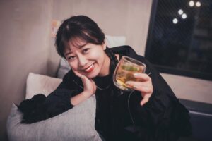 Sae Otsuka Instagram - #さえチとデートなう ならぬ
 #さえチと酒なう ですね 笑

Photo @okkytree 

最近載せてた写真は、売り切り感謝祭したばかりの
おさかなブロマイドでした~❣️
写真集撮影ばりのロケして、たのしかったです🐟
また需要があればやりたいな~