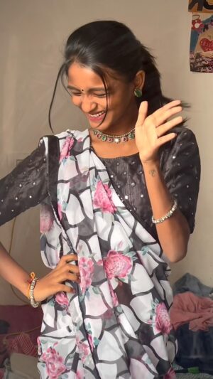 Sahasra Honey Instagram - disturb chethhunnadey ❤️‍🔥 
#nofilterneeded #reelsinstagram #viralvideos #telugu #sahasrahoney