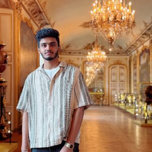 Sai Abhyankkar Instagram - Castle 🏰 🇫🇷 

Calm vibes ♥️

Pc: @antoniphotography2.0