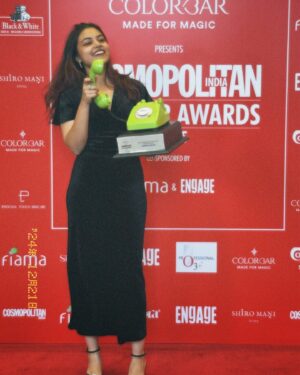 Sameeha Mariam Instagram - i was just happy to be nominated, but winning tech influencer of the year was definitely a surprise, thank you @cosmoindia for this honour and thank you for voting for me and making this possible❤️ 
I couldn’t have done this without @yrramu94 and @saajidrif ,thank you for relentlessly believing in me 🥹
It’s definitely been a dream, especially being Tamil, I never thought we would get recognized for our work, here’s to change and many more ⭐️
all praises to god 🧿