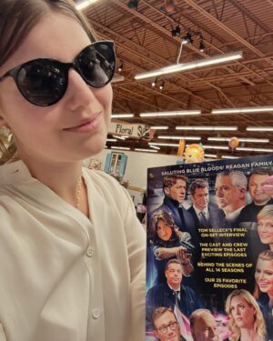 Sami Gayle Instagram - I spy 👀

Thank you to every person who has made moments like this possible… I am forever grateful. 💕