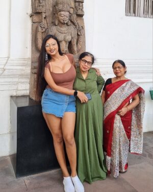 Sannati Mitra Instagram - Enjoyed the culture of India with my Indian family!🫶🏻