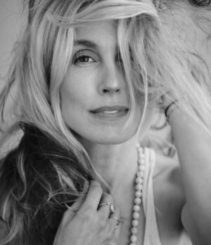 Sarah Carter Instagram - The show goes on…

Thank you for all the birthday love. Thank you for the healing. Thank you God. 

I am in awe of this beautiful life. 

Gratitude. Gratitude. Gratitude. Forgiveness. Gratitude.

Let’s keep finding the light. 

“All together now!”

🤡🤣🤡🫣🤡😭🤡🥰🤡🤪🤡🤩🤡😳🤡🤗

A POST TOAST…

Here’s to keeping it simple.  My mom always reminds me what my grandad would say to us and what he did with a smile and a song through his 90  years. “Keep on going until the end of the road.” Thank you Grandad. Thank you Mom.  This is 44.