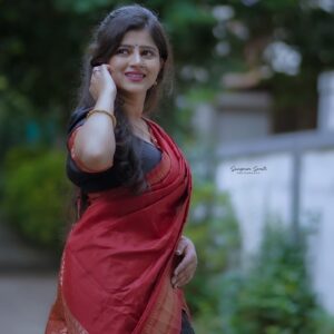 Sarika Salunkhe Instagram - ❤️🌺🌸🥰🌺

#insta #instagood #influncer #instadaily #instagram #post #photo #photooftheday #photography #PinkichaVijayAso #StarPravah #shala #sarika4823 #satarkar #marathi #marathimulgi #marathilook #malhar #maharashtra_ig