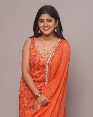Sarika Salunkhe Instagram - 🫶🧡🌸❤️🌺🥰