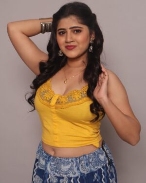 Sarika Salunkhe Instagram - ये मुस्कान ही है, जो सादगी बन जाती है !
वरना लफ़्ज़ों के फ़रेब, कहाँ समझ आते है !?

🌸🌺🌸🌺🌸🌺🌸🌺🌸🌺🌸🌺🌸🌺🌸🌺🌸
