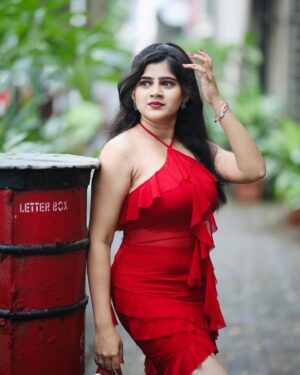 Sarika Salunkhe Instagram - “Every day may not be good, but there’s something good in every day” ❤️🌸🌺♥️

#insta #instagood #influncer #instadaily #instagram #post #photo #photooftheday #photography #PinkichaVijayAso #StarPravah #shala #sarika4823 #satarkar #marathi #marathimulgi #marathilook #malhar #maharashtra_ig