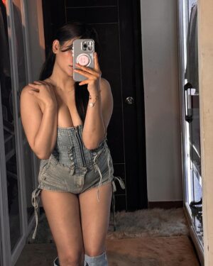 Sassy Poonam Instagram - Use emojis.
.
.
#picoftheday