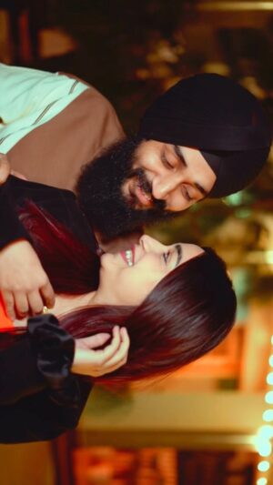 Sehaj Arora Instagram - Tag Your Partner #Love @kaurgeous_roop 
@sehaj_arora_ 

#instagram #love #positivity #happymoment #kulhadpizza #kulhadpizzacouple #viralcouple #sehajarora #pizzacouplejalandhar