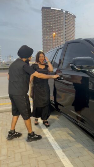 Sehaj Arora Instagram - Priorities your Peace ✨

Awesome Experience ❤️
📸 @roohnoorkaur 
Car : @oneandonly.carsrental 
#kulhadpizzaCouple #UAE #Dubai #Habibi  #sehajaroragurpreetkaur #Kulhadpizza