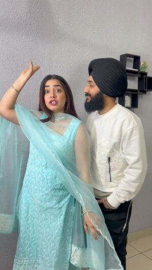 Sehaj Arora Instagram - tu b kehda neeru bajwa di bhen hai..😜❤️

#punjabisongs #veham #explorepage #trending #reels #kulhadpizza #viralfoodcouple #punjabi