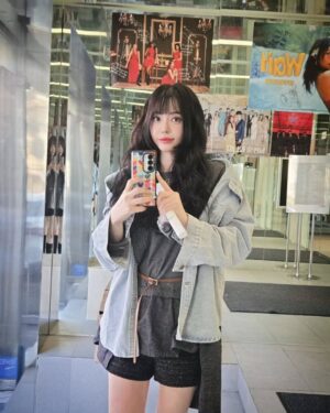 Seo Yu-ri Instagram - 출근룩♡
언제나 헤어메이크업은 정샘물이스트🥰
@hyejin0323 헤어
@sapi0711 메이크업