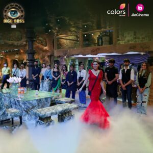 Shalini Passi Instagram - Gharwalon ke kaise honge actions and reactions, jab hogi Bigg Boss house mein dhamakedar entry of the Fabulous Shalini Passi.

Dekhiye #BiggBoss18 @colorstv aur #JioCinema par.

#BB18 #BiggBoss18onJioCinema #BiggBoss @beingsalmankhan @shalini.passi